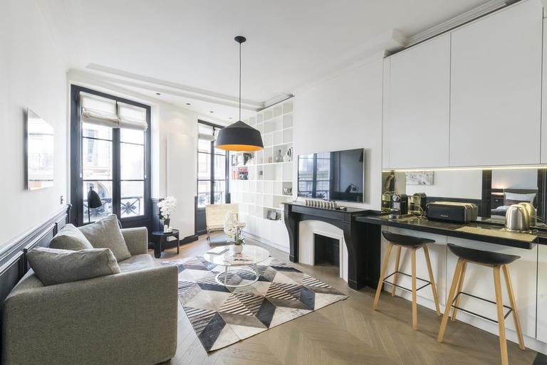 PRIVATE APARTMENTS AND SHARED RENTALS 